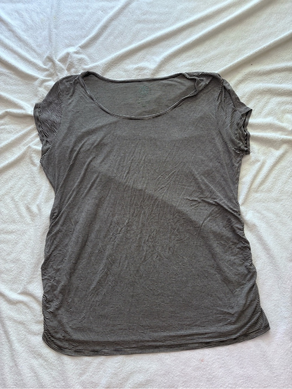 Liz Lange Black and White Striped Scoop-Neck Tee